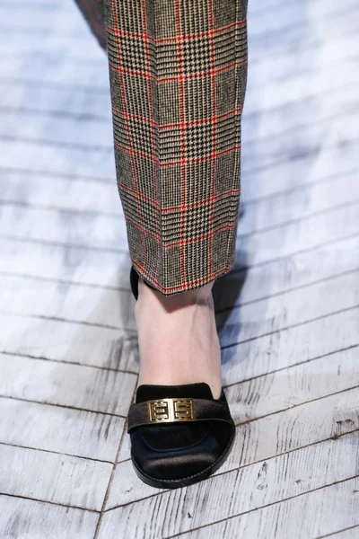 Look 27